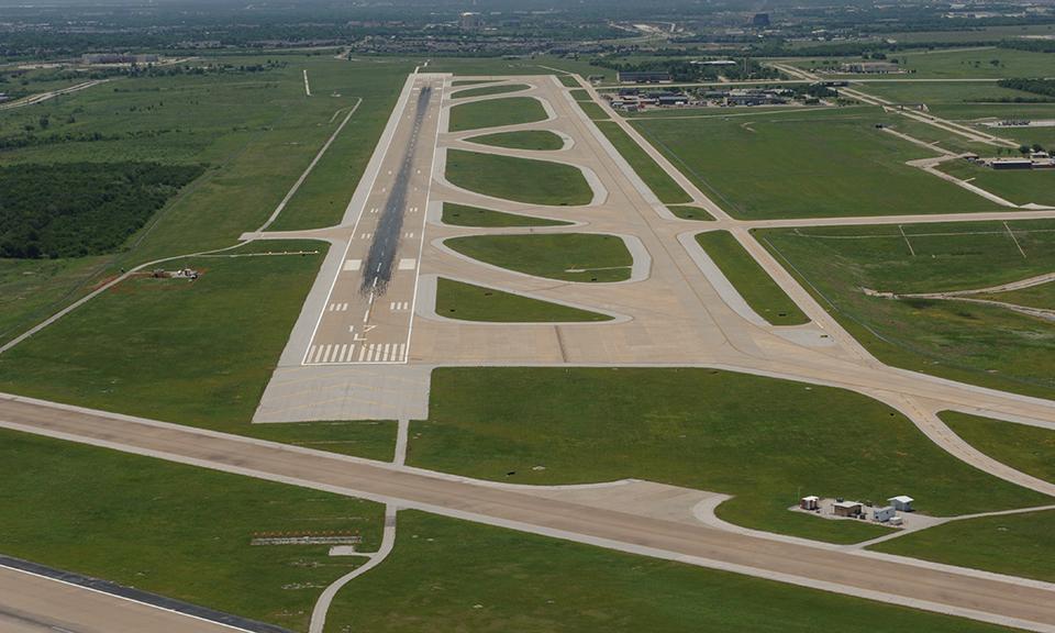 DFW AIRPORT. E-SIDE RUNWAY AND TAXIWAY EXPANSION.